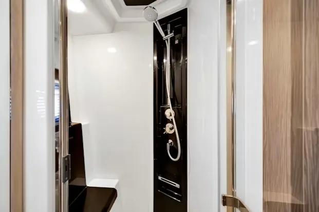Slide: The Image of Azimut S6 SPORTFLY 2021 - 35