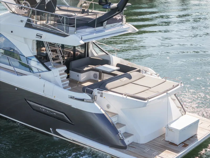 Slide: The Image of Azimut S6 SPORTFLY 2021 - 15
