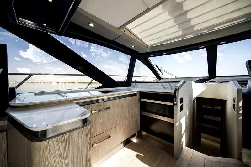 Slide: The Image of Azimut S6 SPORTFLY 2021 - 37
