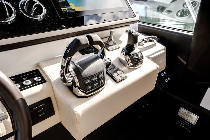 Slide: The Image of Azimut S6 SPORTFLY 2021 - 30
