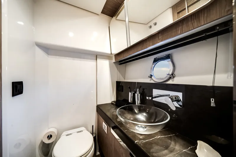 Slide: The Image of Azimut S6 SPORTFLY 2021 - 54
