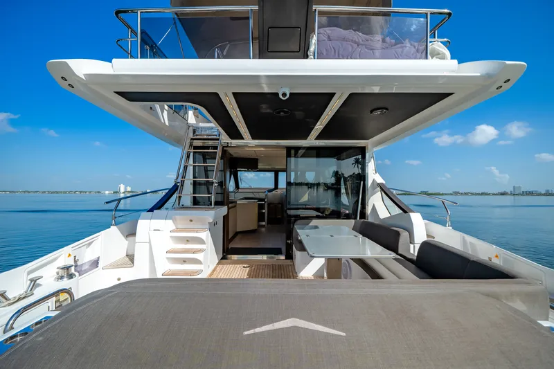 Slide: The Image of Azimut S6 SPORTFLY 2021 - 17