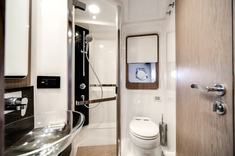 Slide: The Image of Azimut S6 SPORTFLY 2021 - 43