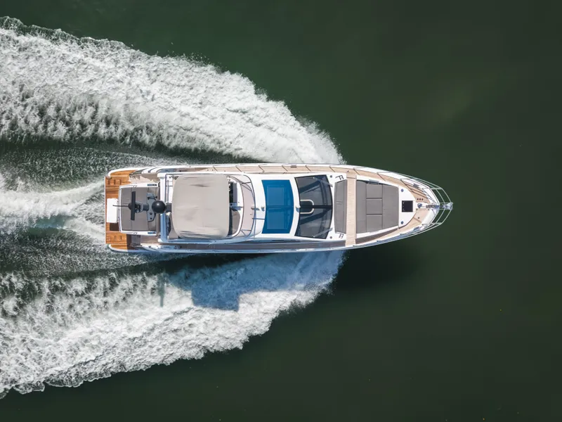Slide: The Image of Azimut S6 SPORTFLY 2021 - 9