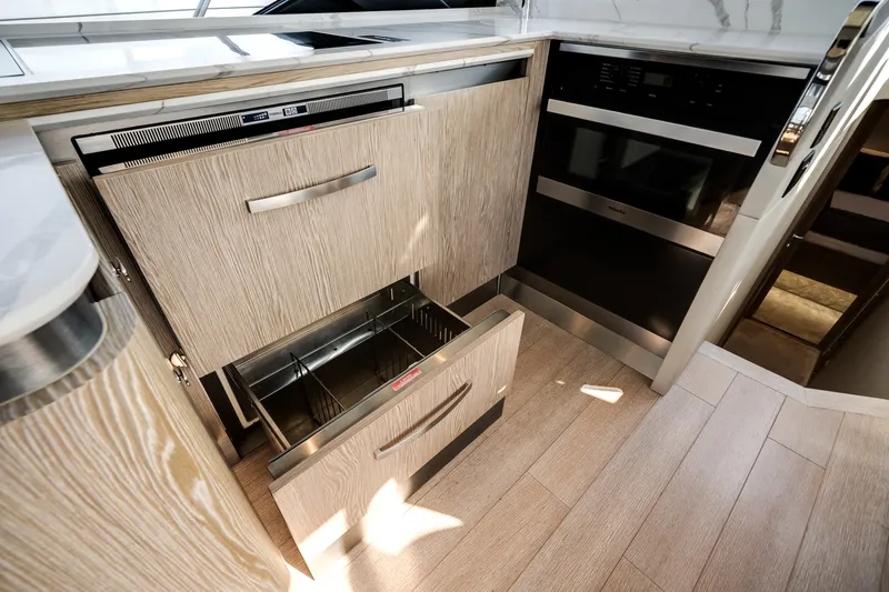 Slide: The Image of Azimut S6 SPORTFLY 2021 - 26