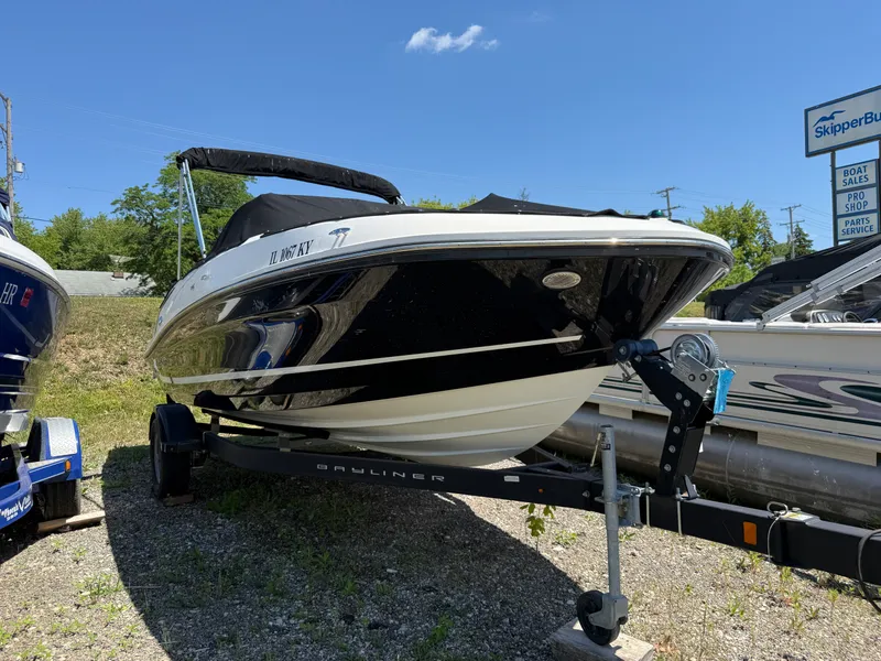 The Image of Bayliner VR5 2019 - 0