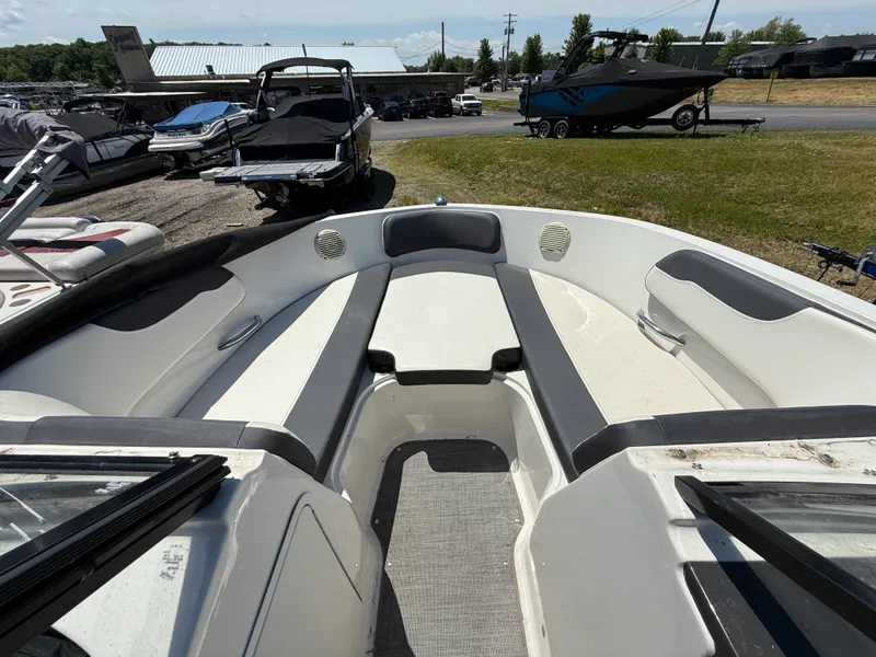 Slide: The Image of Bayliner VR5 2019 - 15