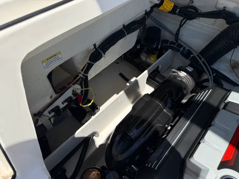 Slide: The Image of Bayliner VR5 2019 - 20