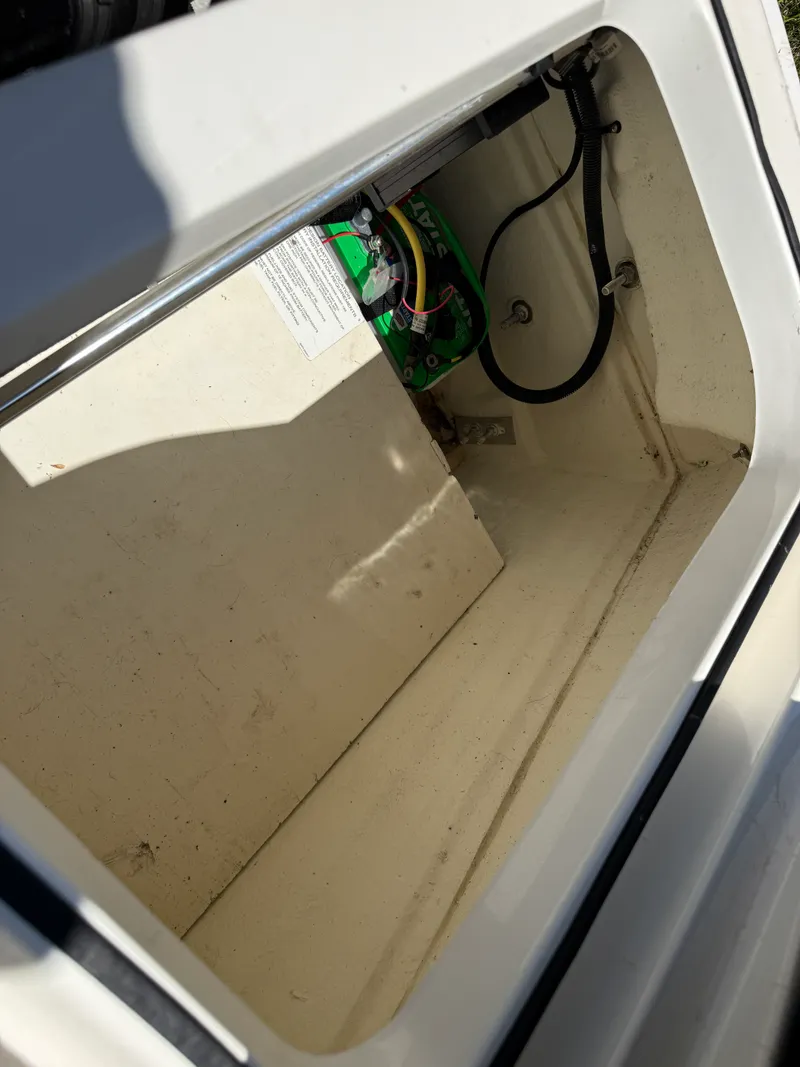Slide: The Image of Bayliner VR5 2019 - 21