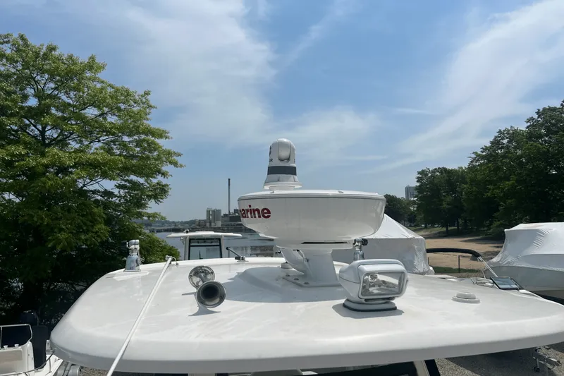 Slide: The Image of Boston Whaler 250 OUTRAGE 2022 - 13