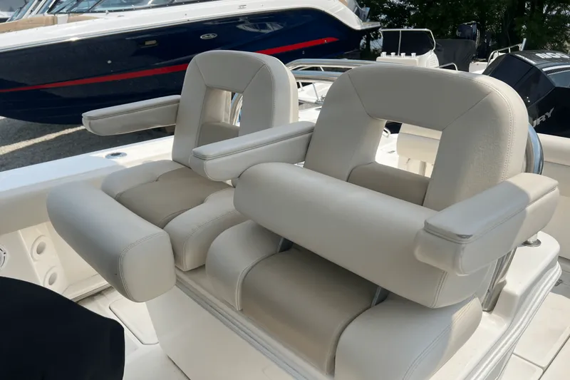 Slide: The Image of Boston Whaler 250 OUTRAGE 2022 - 6