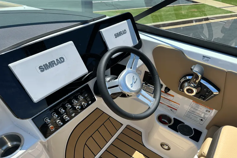 Slide: The Image of Sea Ray SDX 270 Outboard 2025 - 14