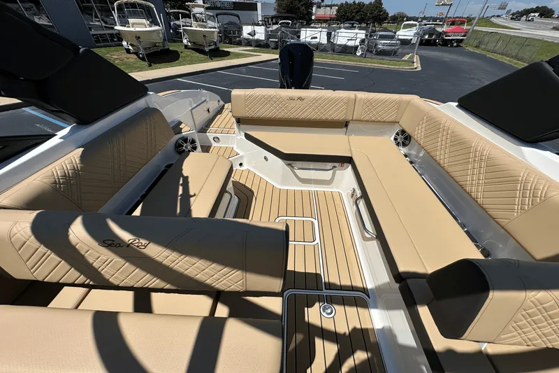 Slide: The Image of Sea Ray SDX 270 Outboard 2025 - 15