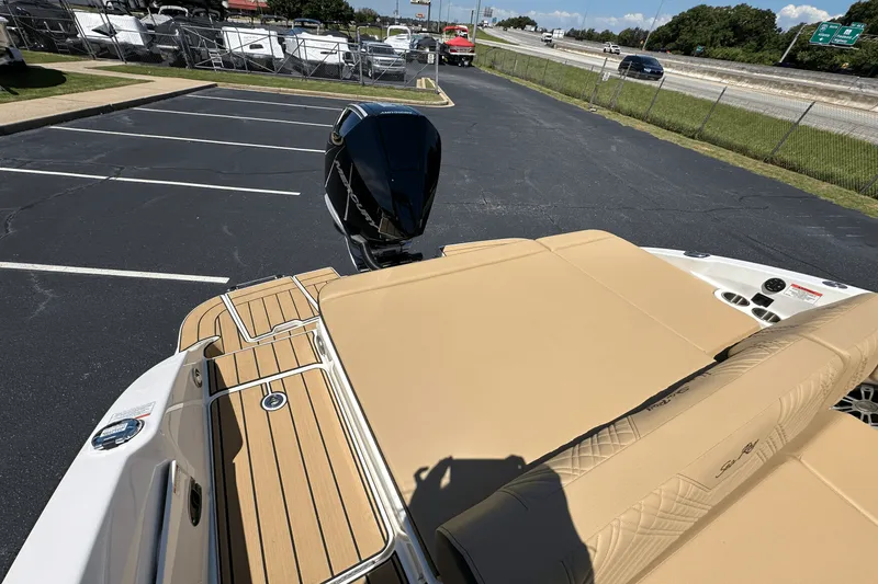 Slide: The Image of Sea Ray SDX 270 Outboard 2025 - 18