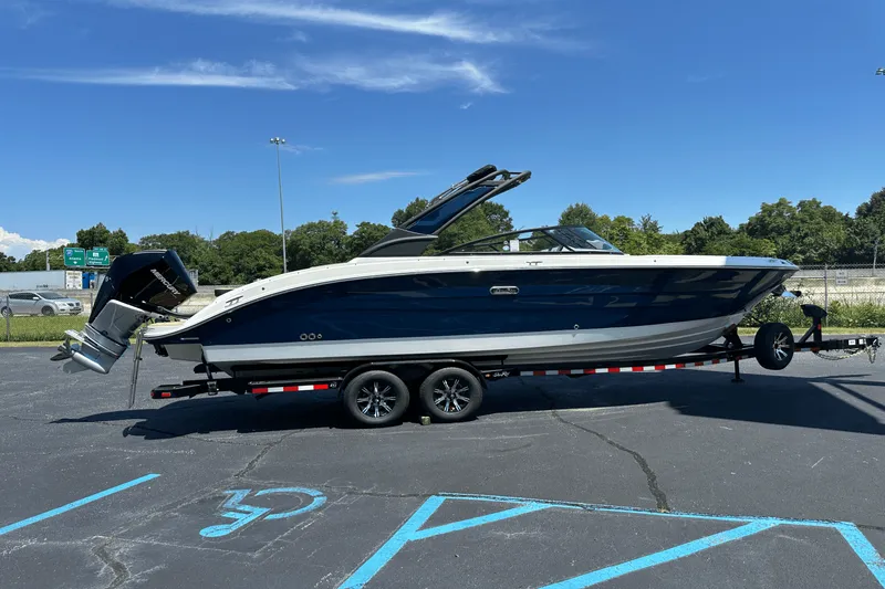 Slide: The Image of Sea Ray SDX 270 Outboard 2025 - 3