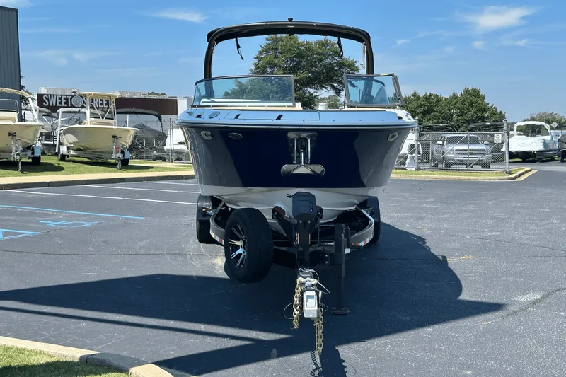 Slide: The Image of Sea Ray SDX 270 Outboard 2025 - 4