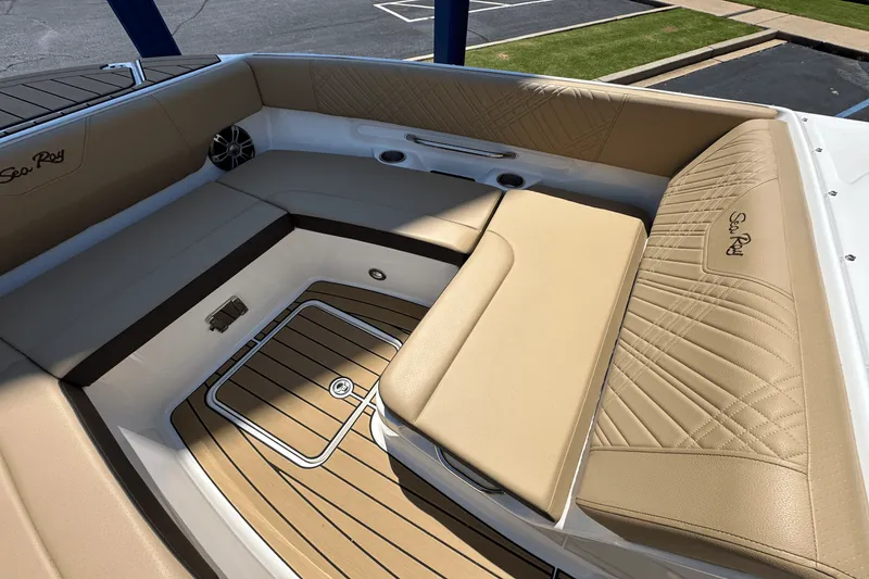 Slide: The Image of Sea Ray SDX 270 Outboard 2025 - 7