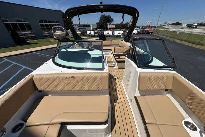 Slide: The Image of Sea Ray SDX 270 Outboard 2025 - 8