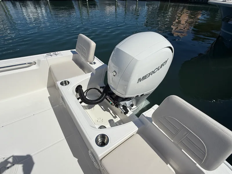 Slide: The Image of Boston Whaler 190 Montauk 2026 - 7