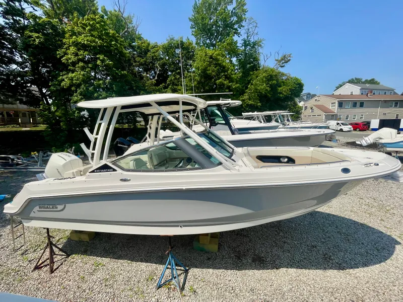 The Image of Boston Whaler 240 Vantage 2026 - undefined