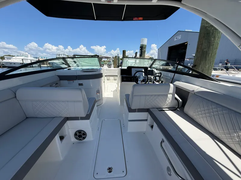 Slide: The Image of Sea Ray SDX 290 Outboard 2026 - 19