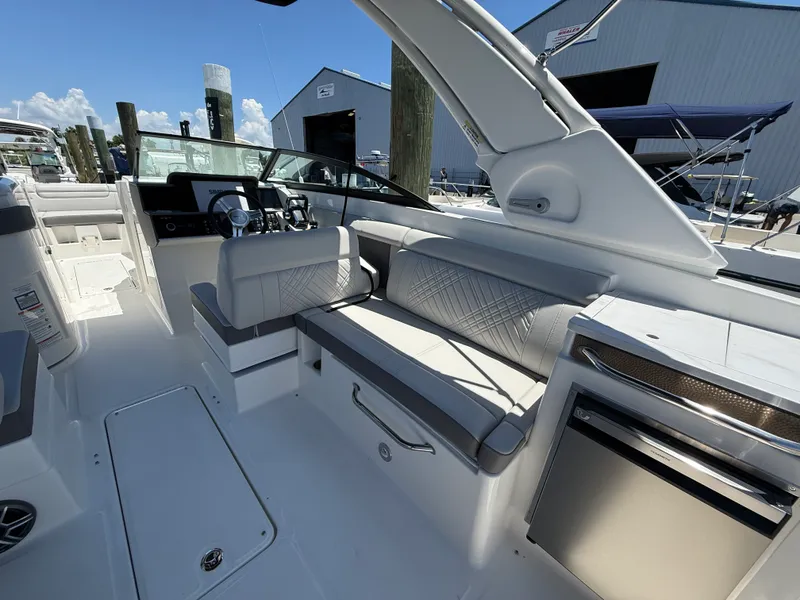 Slide: The Image of Sea Ray SDX 290 Outboard 2026 - 18