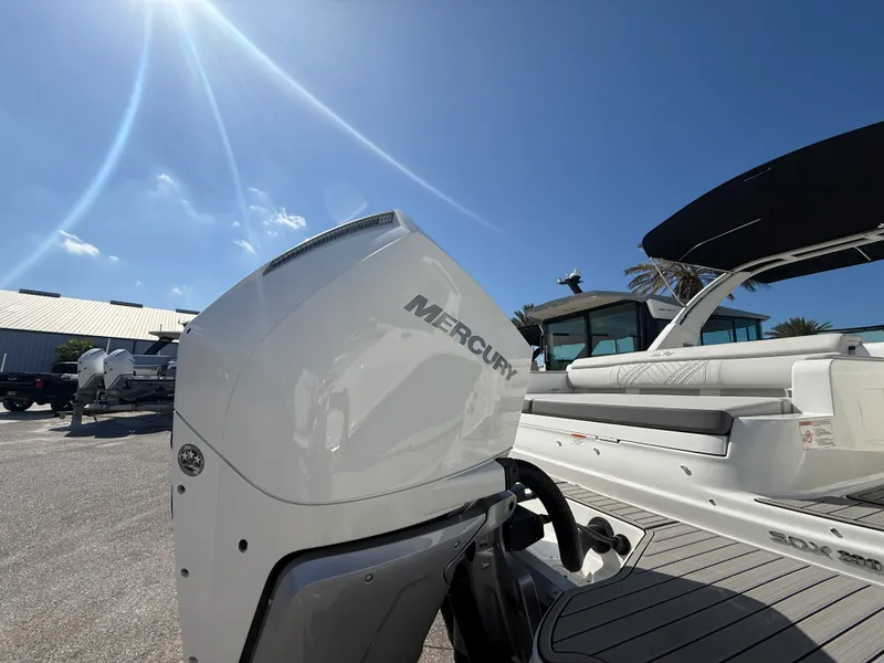 Slide: The Image of Sea Ray SDX 290 Outboard 2026 - 27