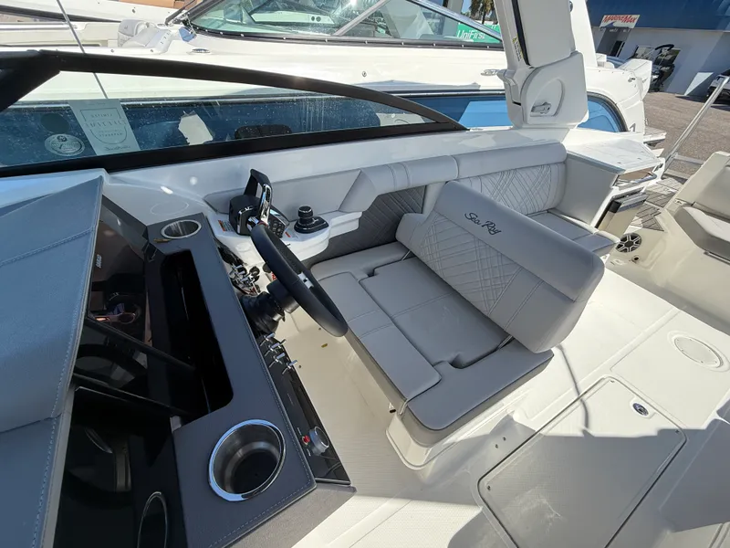 Slide: The Image of Sea Ray SDX 290 Outboard 2026 - 9