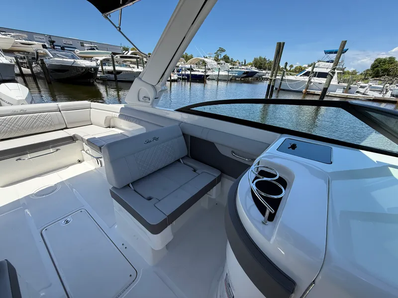 Slide: The Image of Sea Ray SDX 290 Outboard 2026 - 11