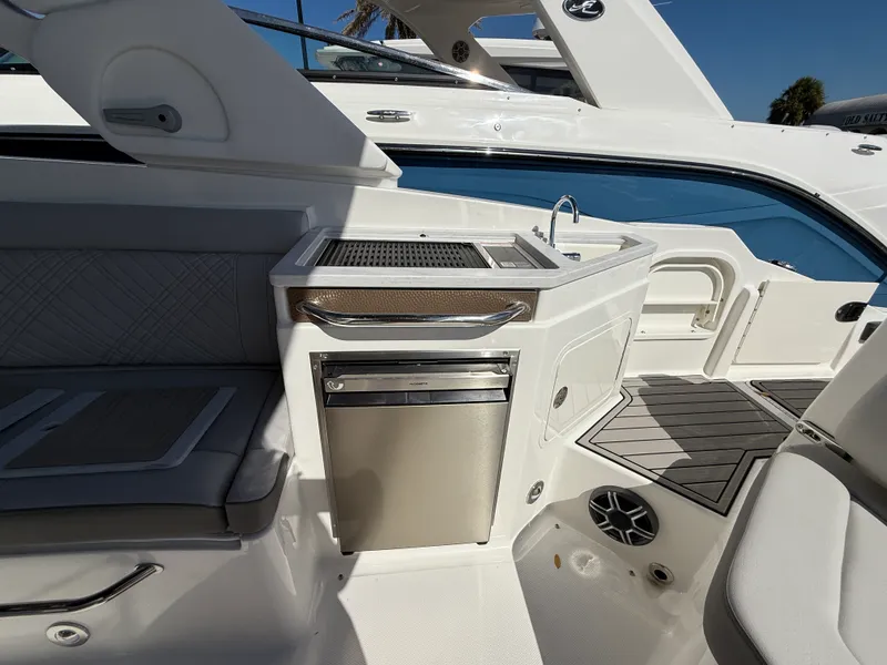 Slide: The Image of Sea Ray SDX 290 Outboard 2026 - 17