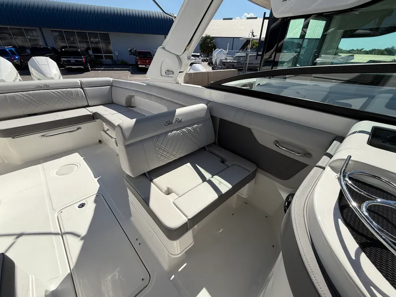 Slide: The Image of Sea Ray SDX 290 Outboard 2026 - 12