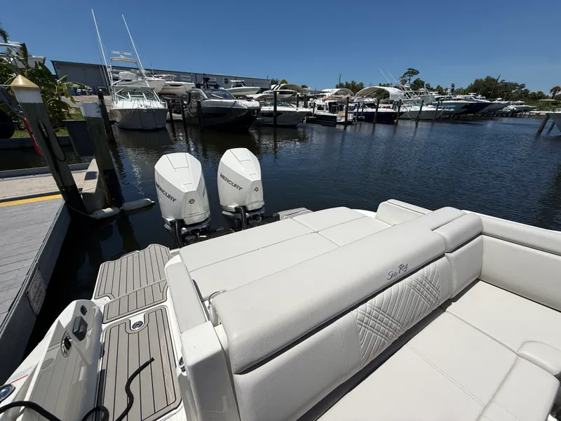 Slide: The Image of Sea Ray SDX 290 Outboard 2026 - 21