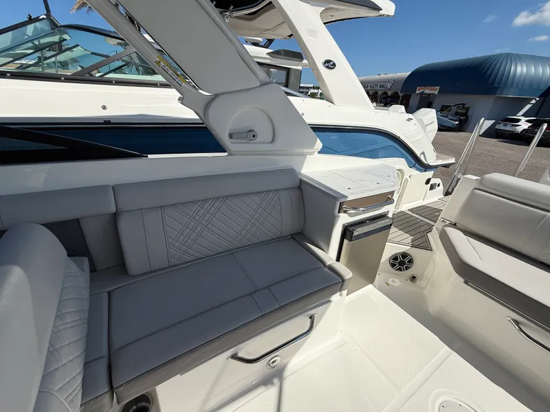 Slide: The Image of Sea Ray SDX 290 Outboard 2026 - 16