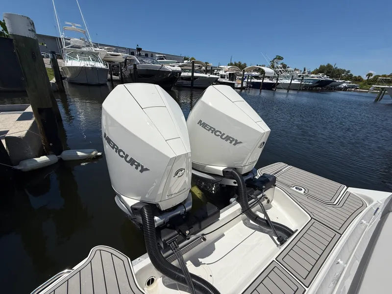 Slide: The Image of Sea Ray SDX 290 Outboard 2026 - 24