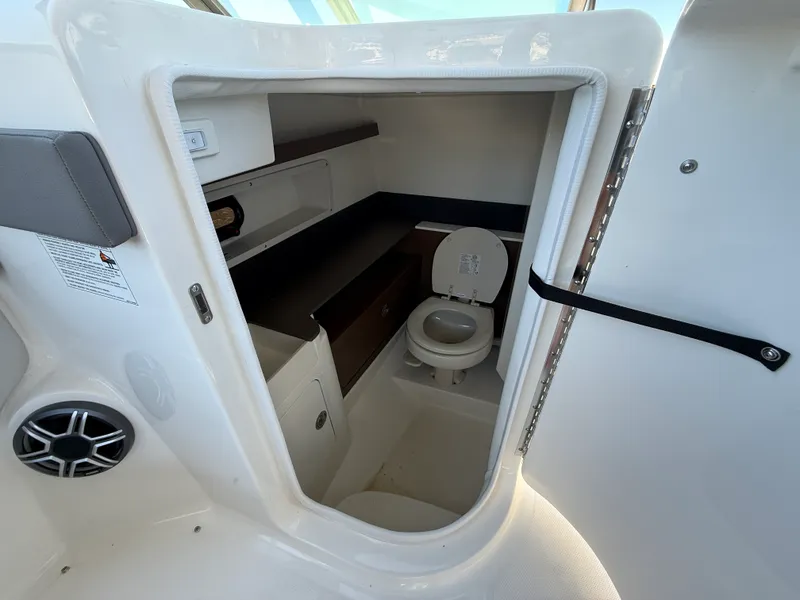 Slide: The Image of Sea Ray SDX 290 Outboard 2026 - 13