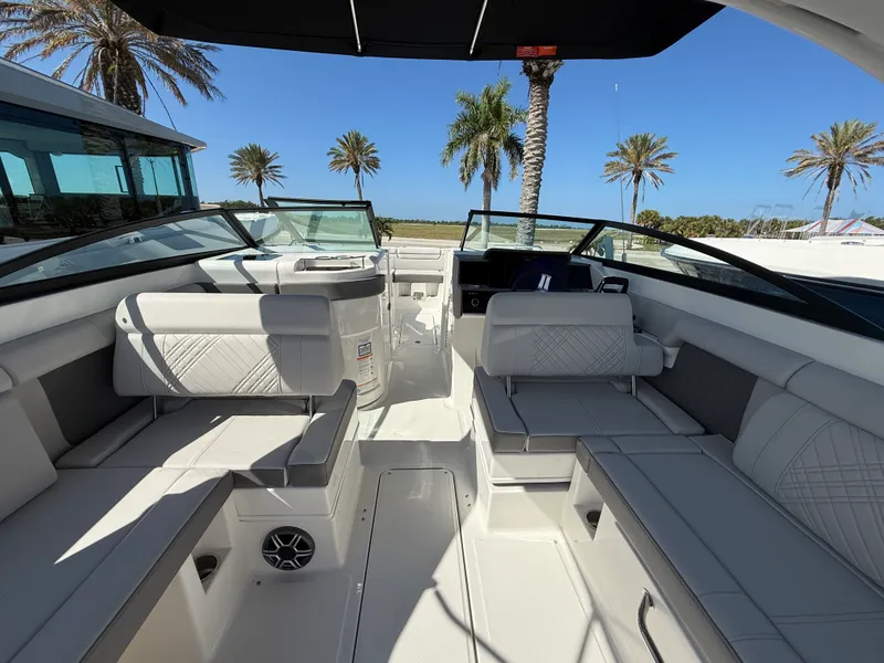 Slide: The Image of Sea Ray SDX 290 Outboard 2026 - 21