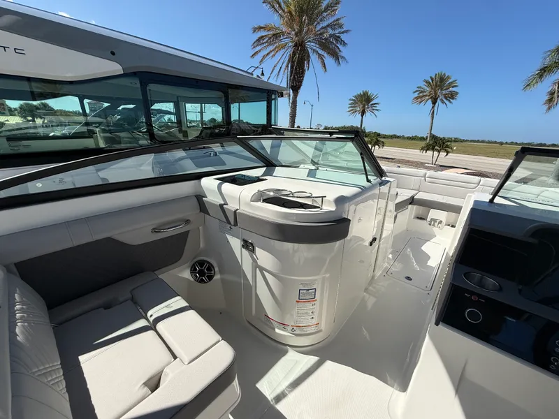 Slide: The Image of Sea Ray SDX 290 Outboard 2026 - 13