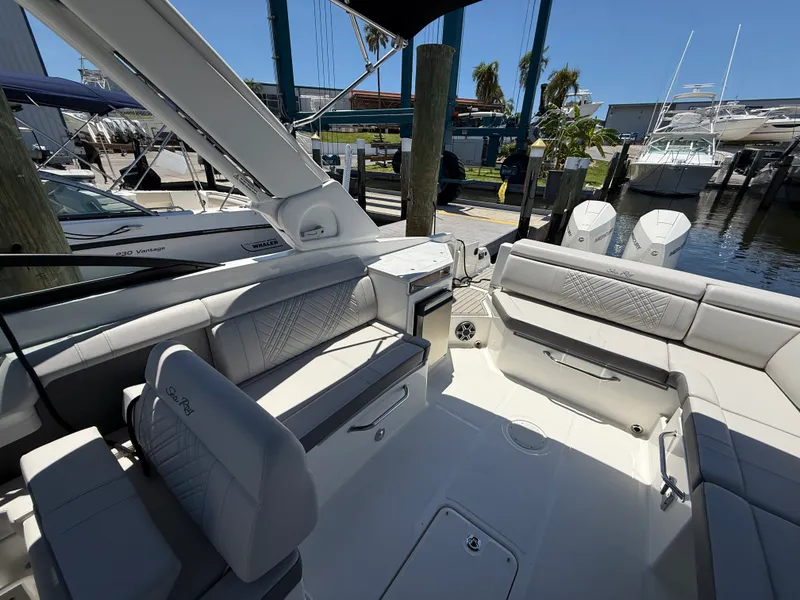 Slide: The Image of Sea Ray SDX 290 Outboard 2026 - 15