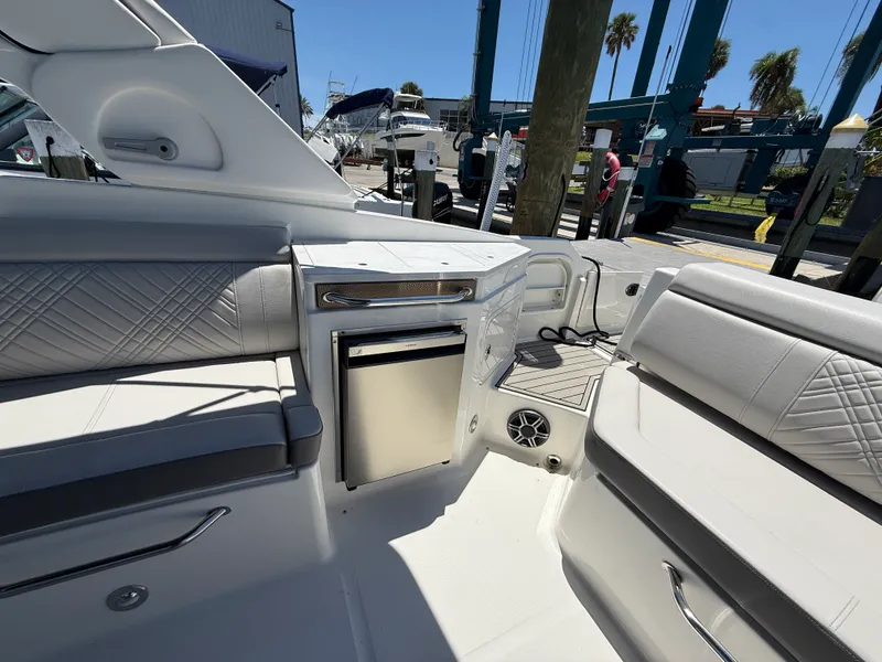 Slide: The Image of Sea Ray SDX 290 Outboard 2026 - 17