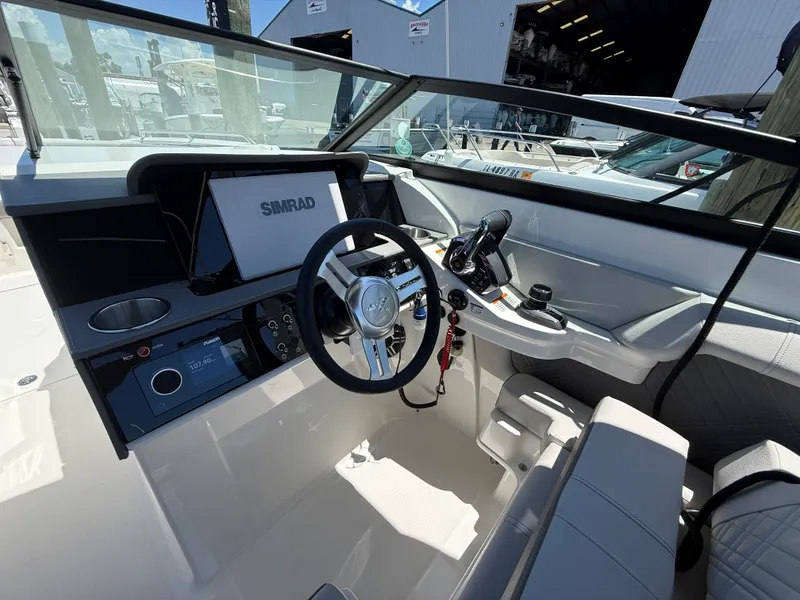 Slide: The Image of Sea Ray SDX 290 Outboard 2026 - 10