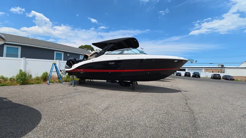 Slide: The Image of Sea Ray SLX 280 Outboard 2026 - 34