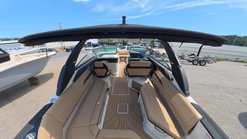 Slide: The Image of Sea Ray SLX 280 Outboard 2026 - 13