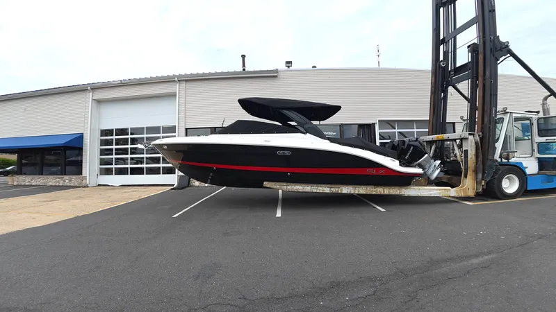 Slide: The Image of Sea Ray SLX 280 Outboard 2026 - 1