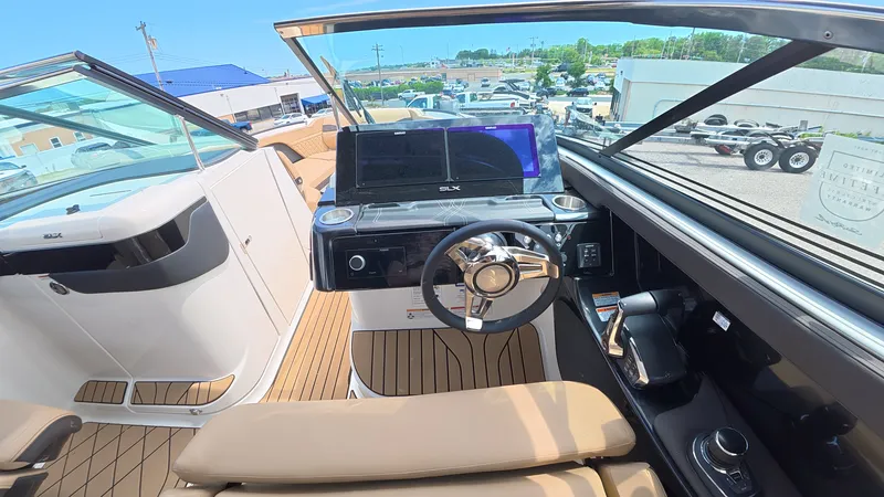 Slide: The Image of Sea Ray SLX 280 Outboard 2026 - 22