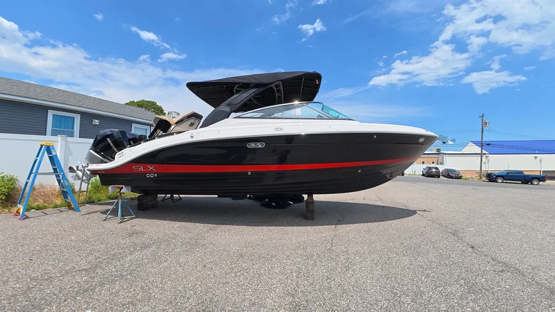 Slide: The Image of Sea Ray SLX 280 Outboard 2026 - 32