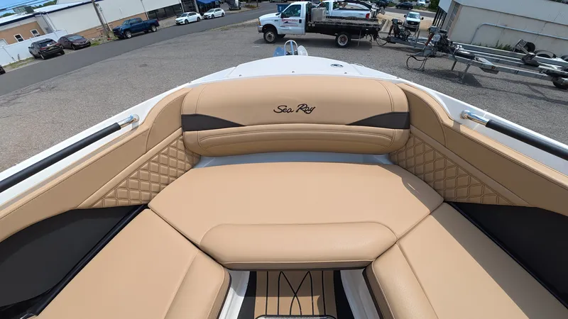 Slide: The Image of Sea Ray SLX 280 Outboard 2026 - 32