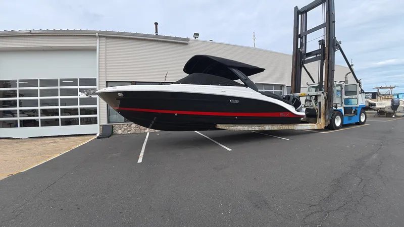 Slide: The Image of Sea Ray SLX 280 Outboard 2026 - 2