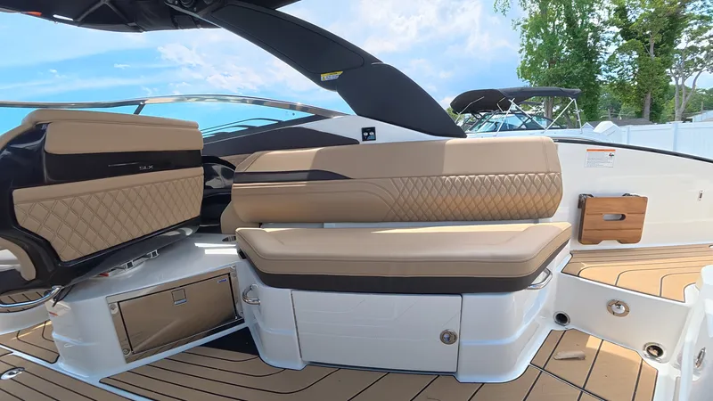 Slide: The Image of Sea Ray SLX 280 Outboard 2026 - 16