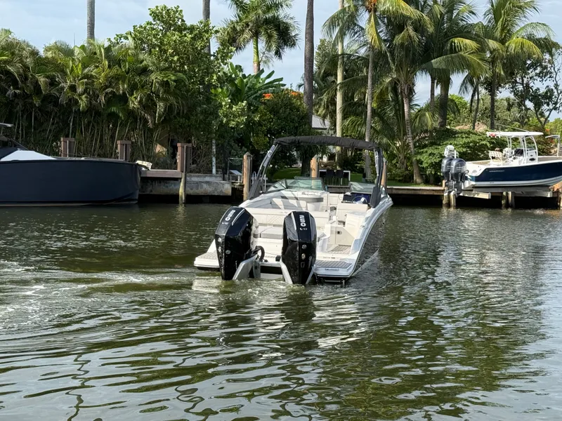 Slide: The Image of Sea Ray SDX 290 Outboard 2026 - 12
