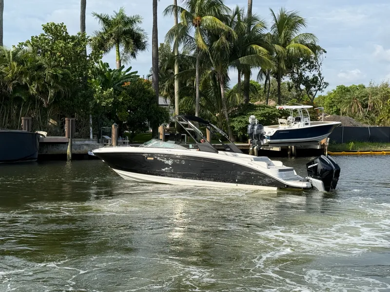 Slide: The Image of Sea Ray SDX 290 Outboard 2026 - 20